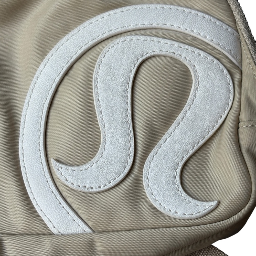 Lululemon 1L Belt Bag LIMITED EDITION EXCLUSIVE in Trench/White Opal Logo - Picture 8 of 15